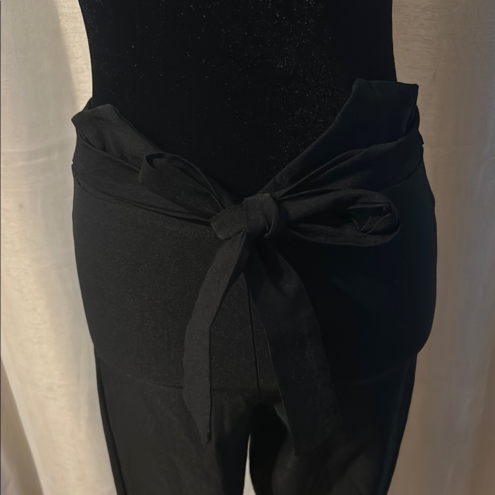 Fashion Nova Black Cropped Pants - Picture 4 of 12